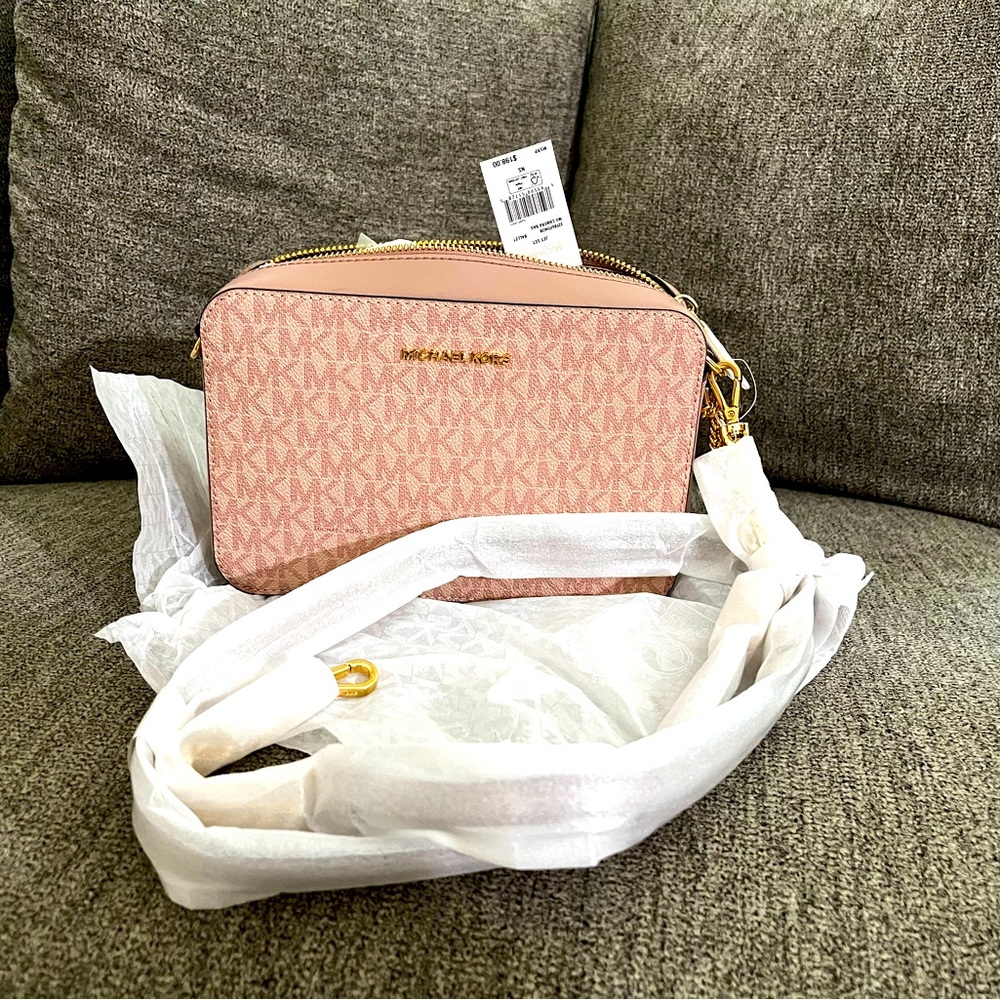 !!NEW Ginny medium logo crossbody bag NEW!!